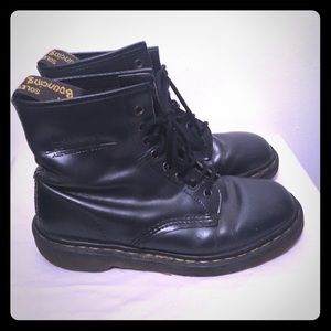 DOC MARTENS Original AirWair Black Leather Boots 8